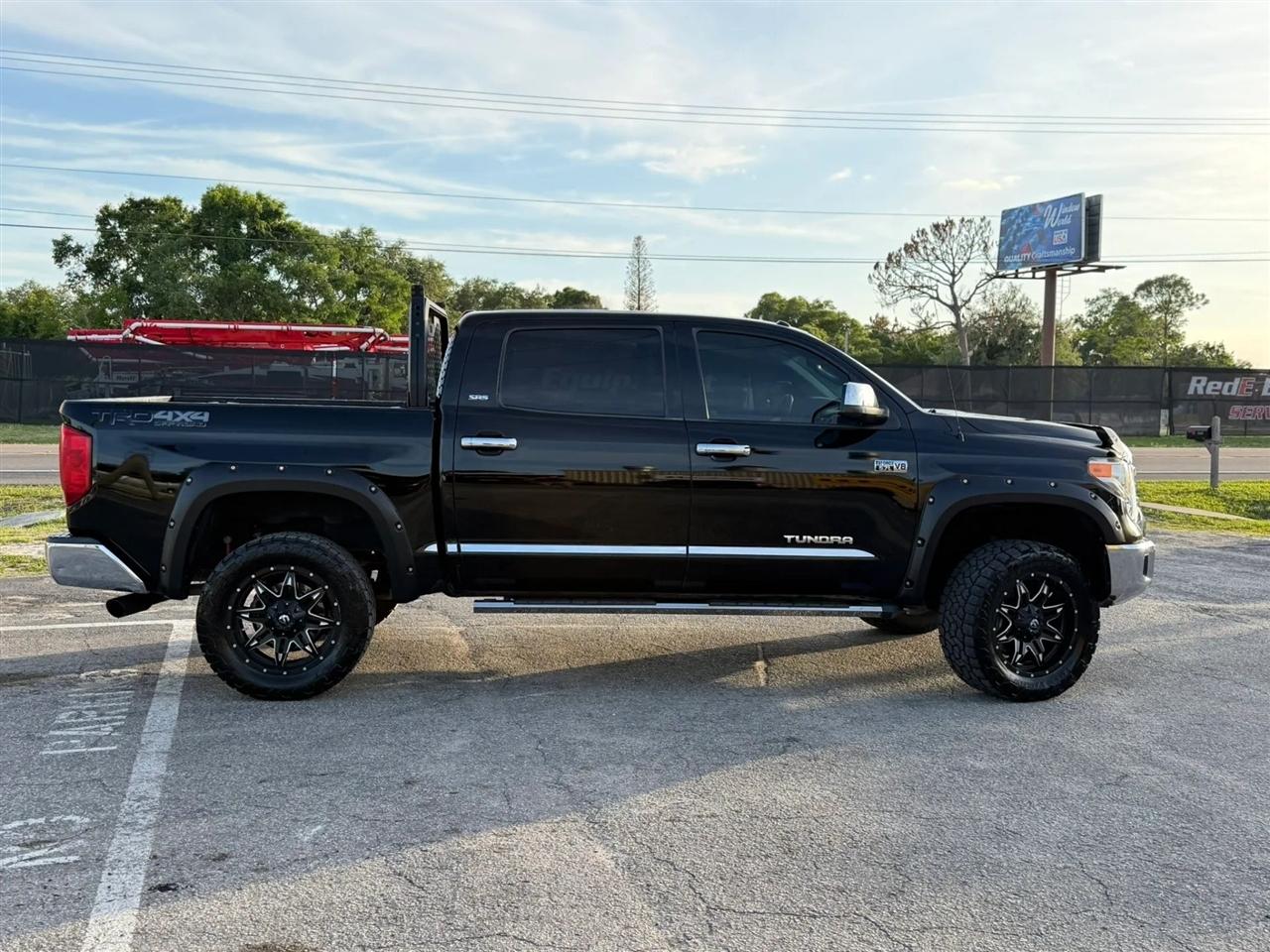 Toyota Tundra SR5 5.7L V8 FFV CrewMax 4WD 2017