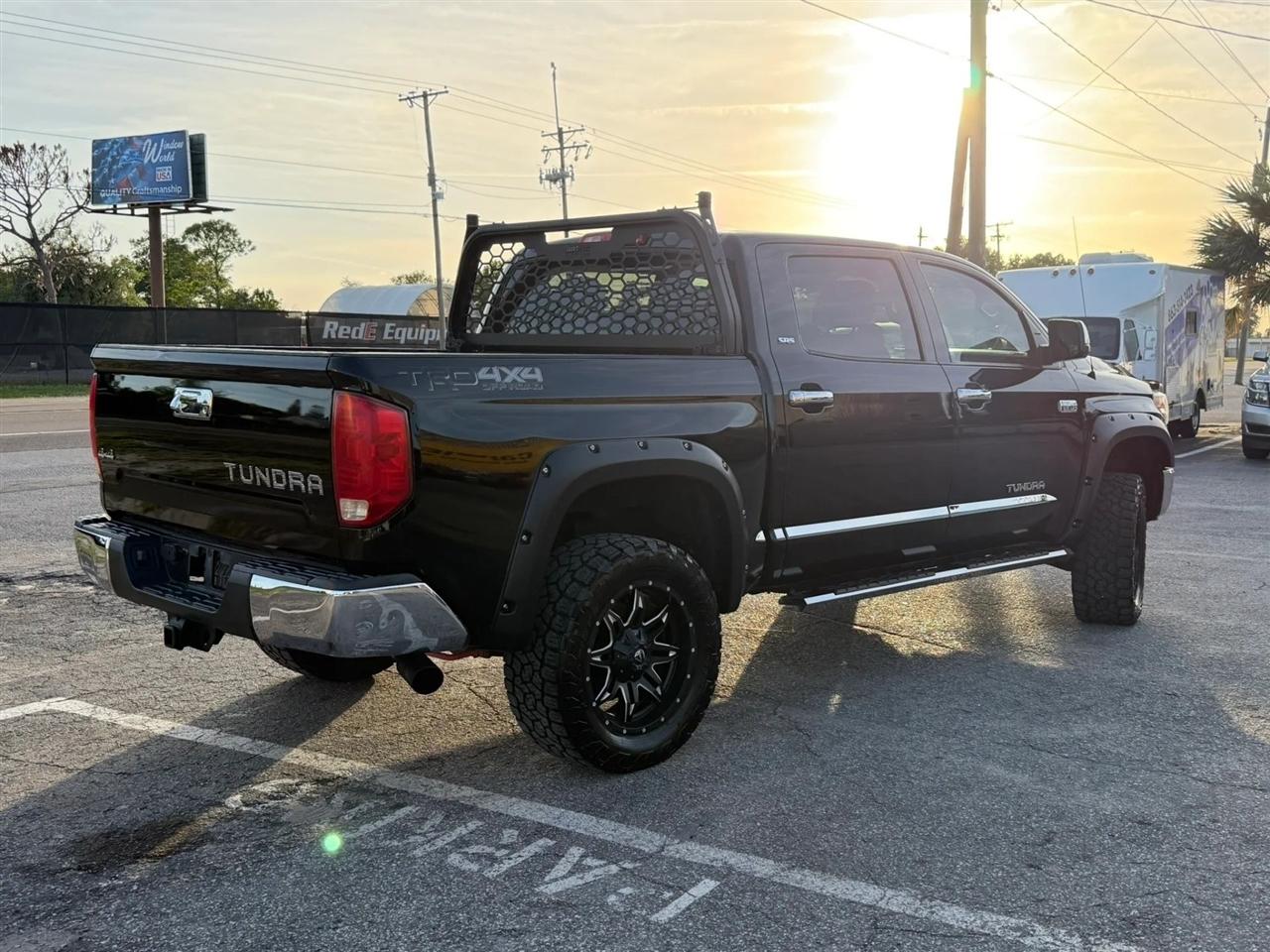 Toyota Tundra SR5 5.7L V8 FFV CrewMax 4WD 2017