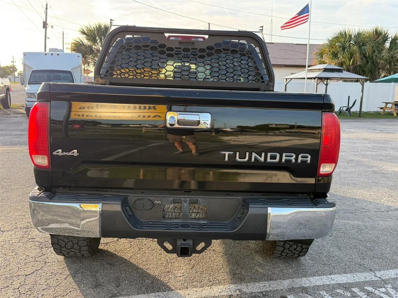 Toyota Tundra SR5 5.7L V8 FFV CrewMax 4WD 2017