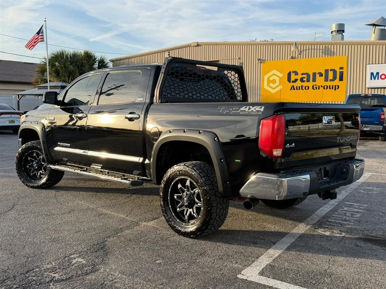 Toyota Tundra SR5 5.7L V8 FFV CrewMax 4WD 2017