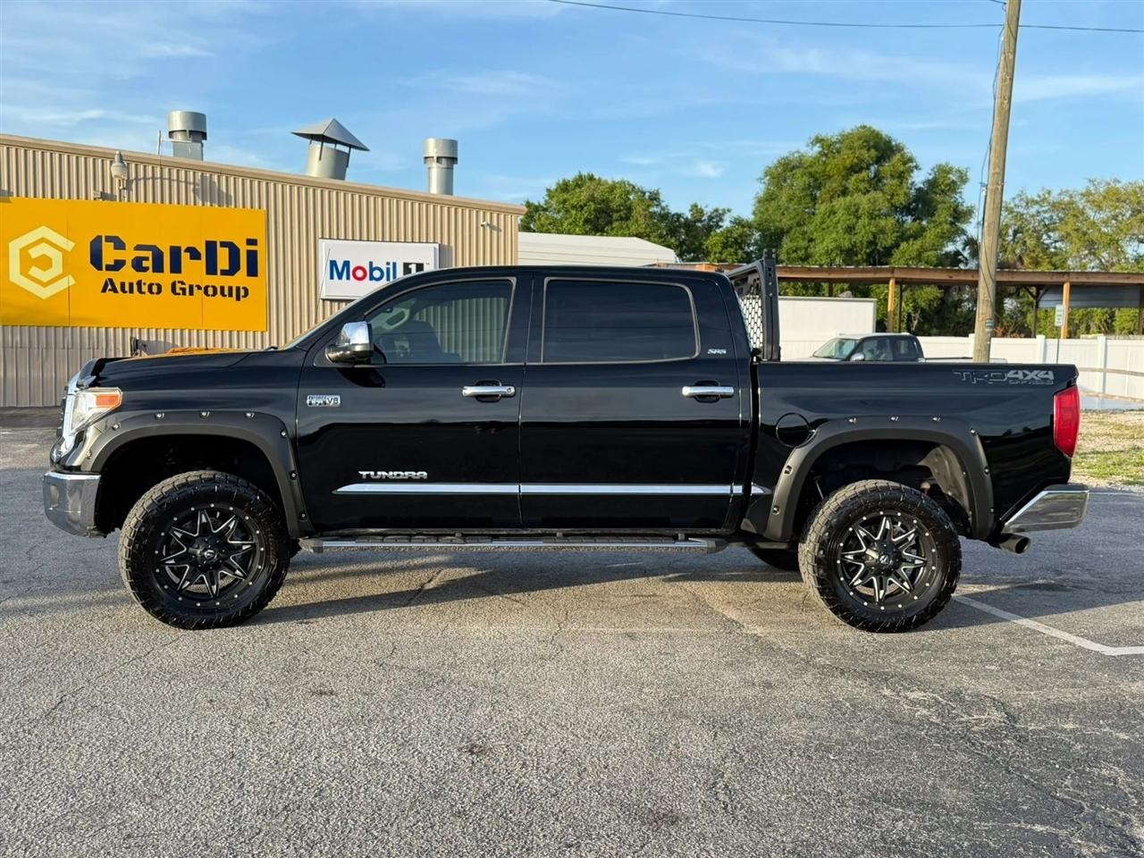 Toyota Tundra SR5 5.7L V8 FFV CrewMax 4WD 2017