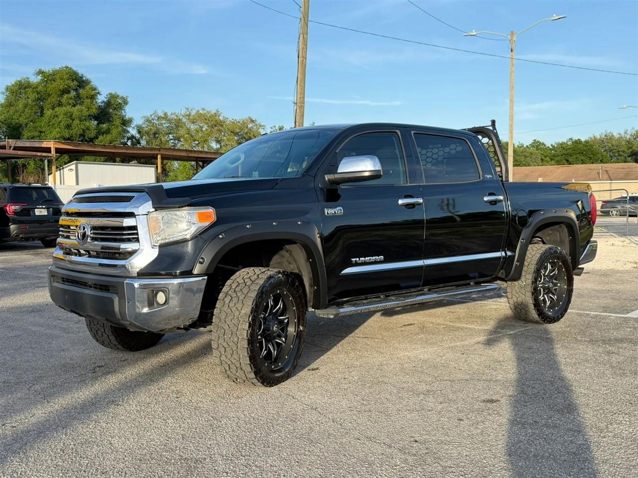 Toyota Tundra SR5 5.7L V8 FFV CrewMax 4WD 2017