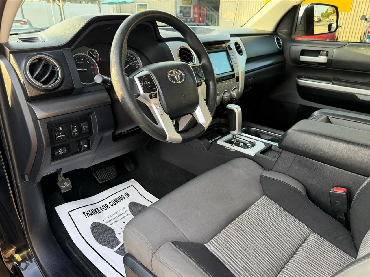 Toyota Tundra SR5 5.7L V8 FFV CrewMax 4WD 2017
