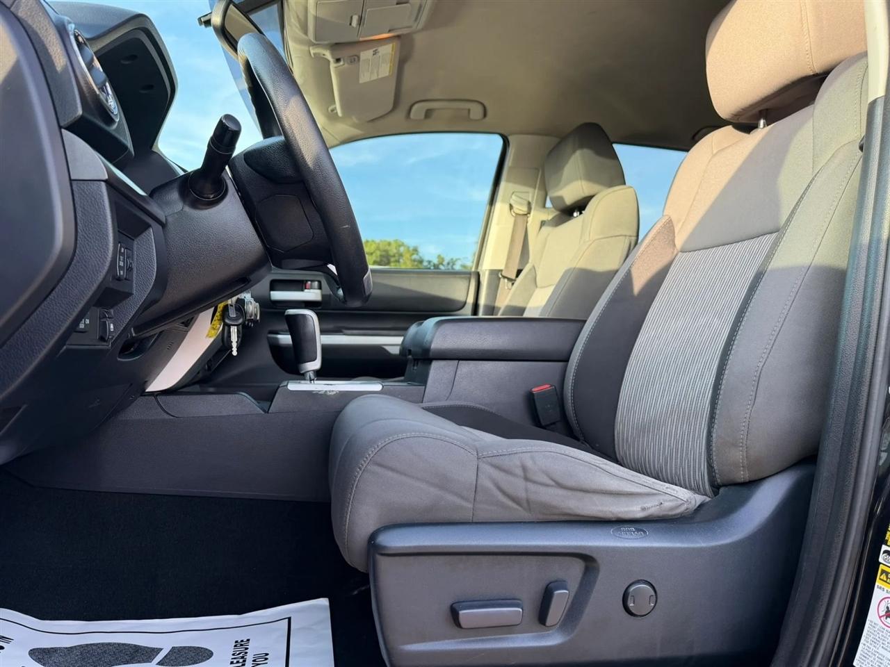 Toyota Tundra SR5 5.7L V8 FFV CrewMax 4WD 2017