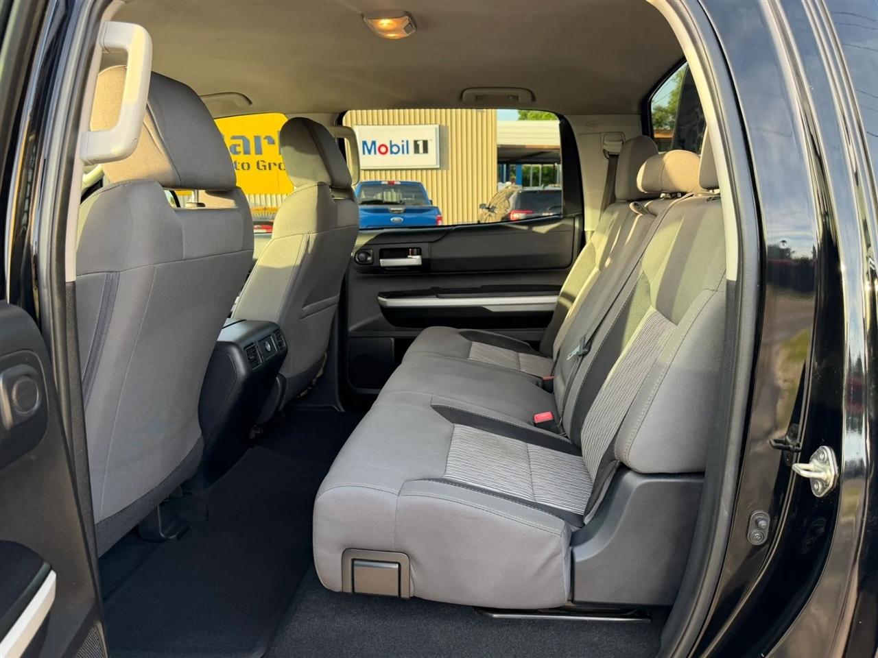 Toyota Tundra SR5 5.7L V8 FFV CrewMax 4WD 2017