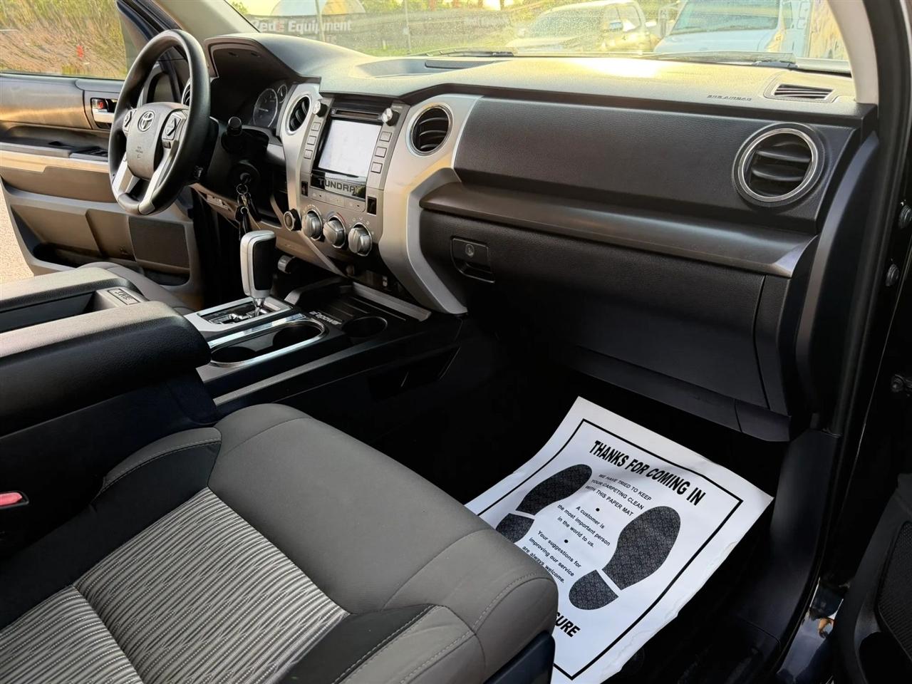 Toyota Tundra SR5 5.7L V8 FFV CrewMax 4WD 2017