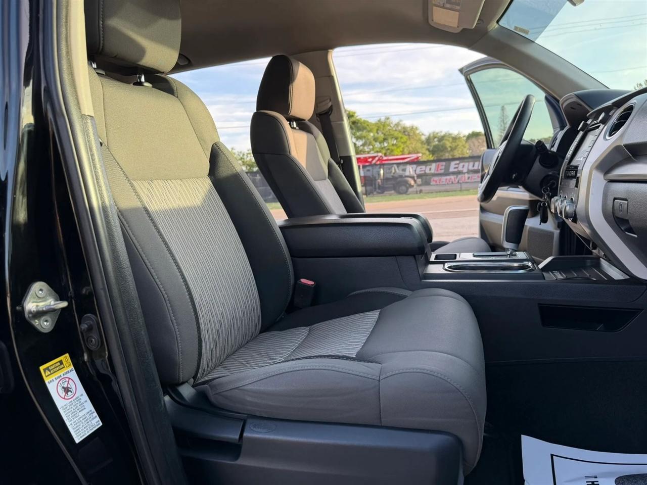 Toyota Tundra SR5 5.7L V8 FFV CrewMax 4WD 2017