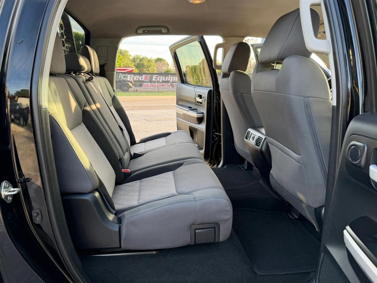 Toyota Tundra SR5 5.7L V8 FFV CrewMax 4WD 2017