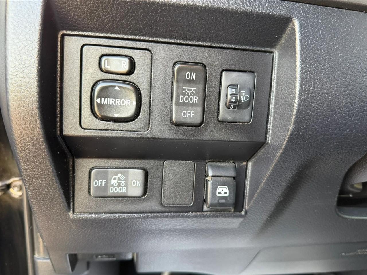 Toyota Tundra SR5 5.7L V8 FFV CrewMax 4WD 2017