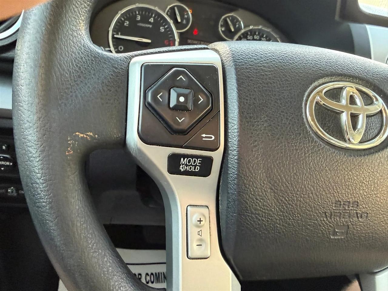 Toyota Tundra SR5 5.7L V8 FFV CrewMax 4WD 2017