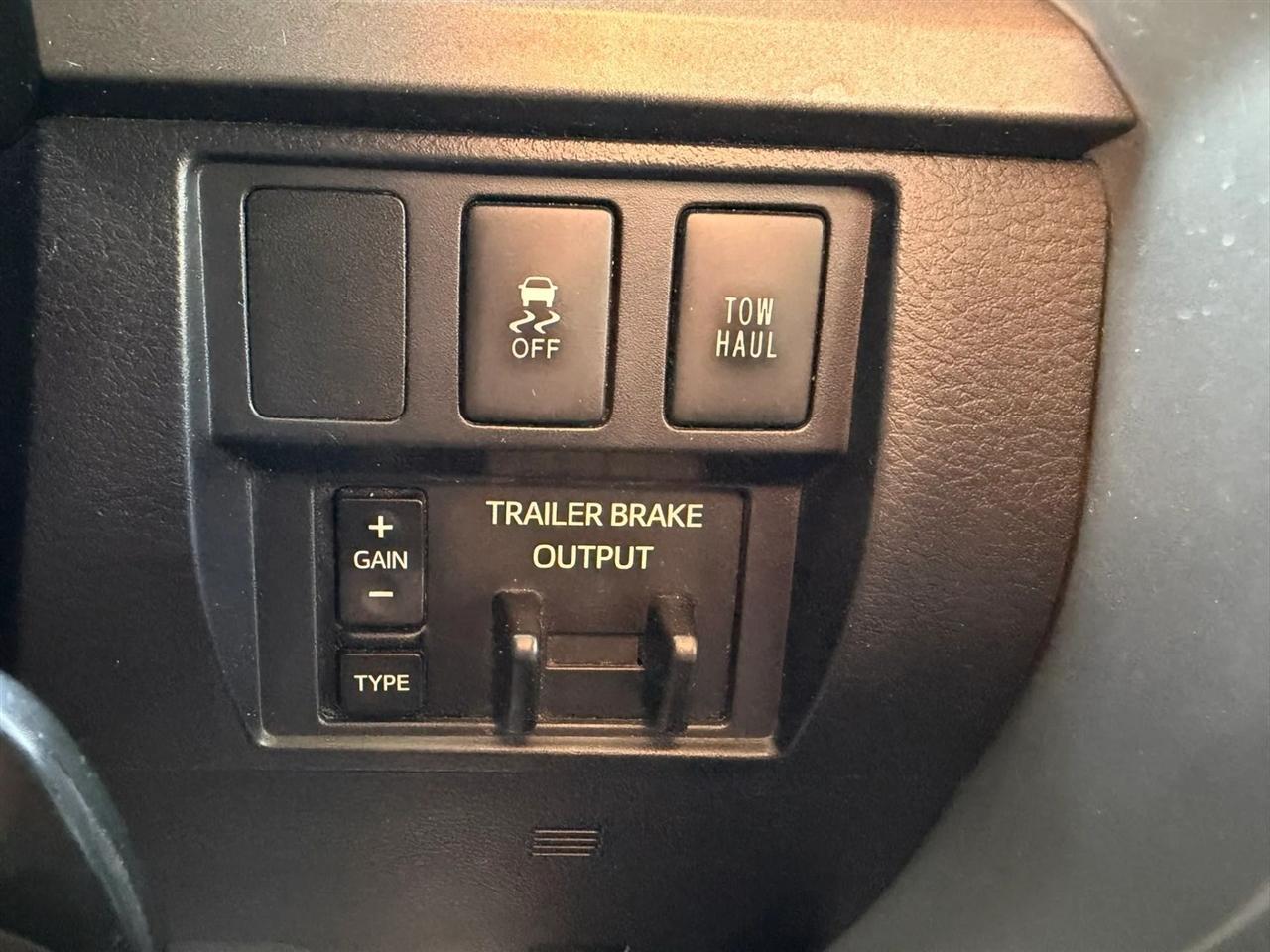 Toyota Tundra SR5 5.7L V8 FFV CrewMax 4WD 2017