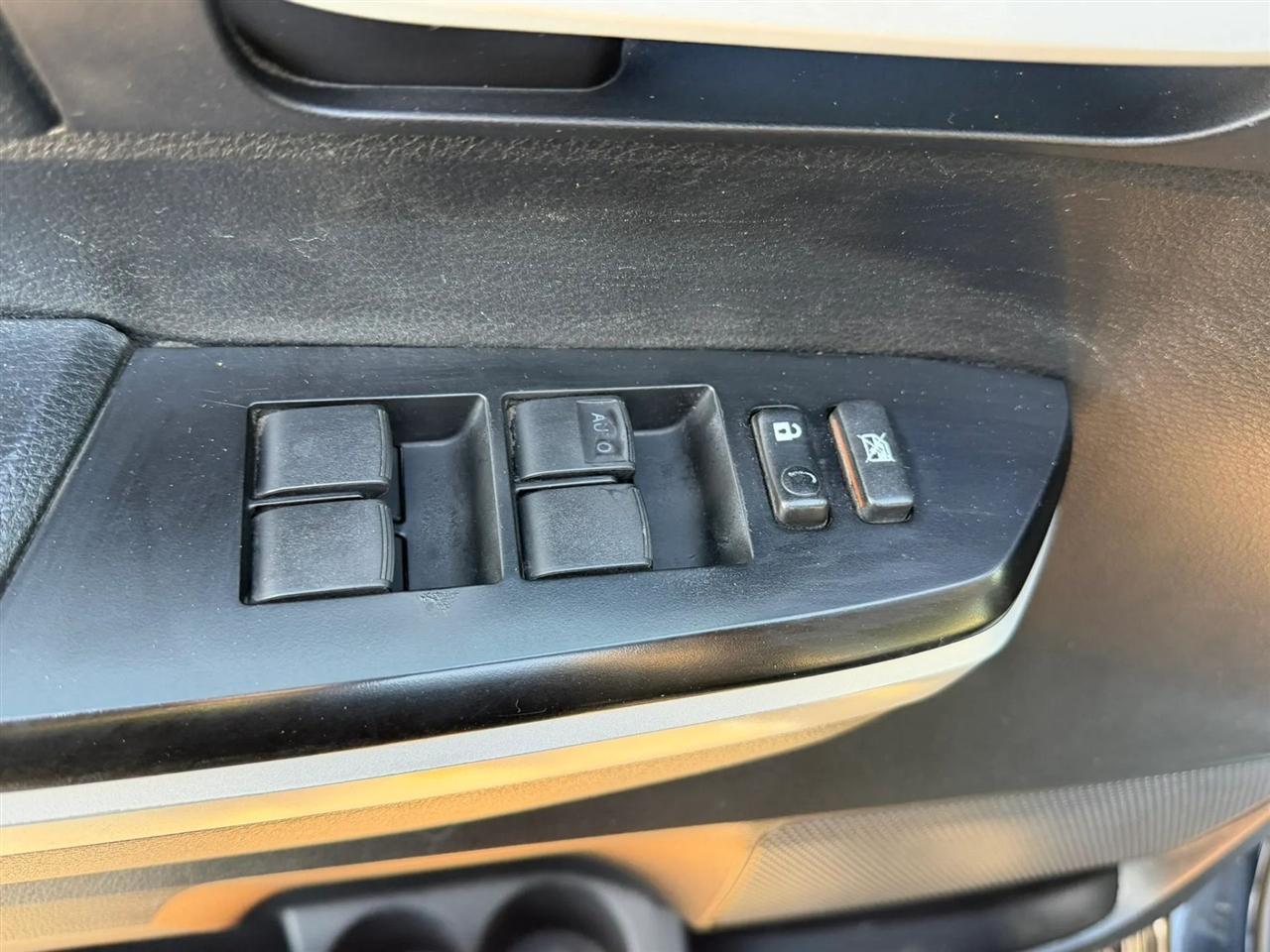 Toyota Tundra SR5 5.7L V8 FFV CrewMax 4WD 2017