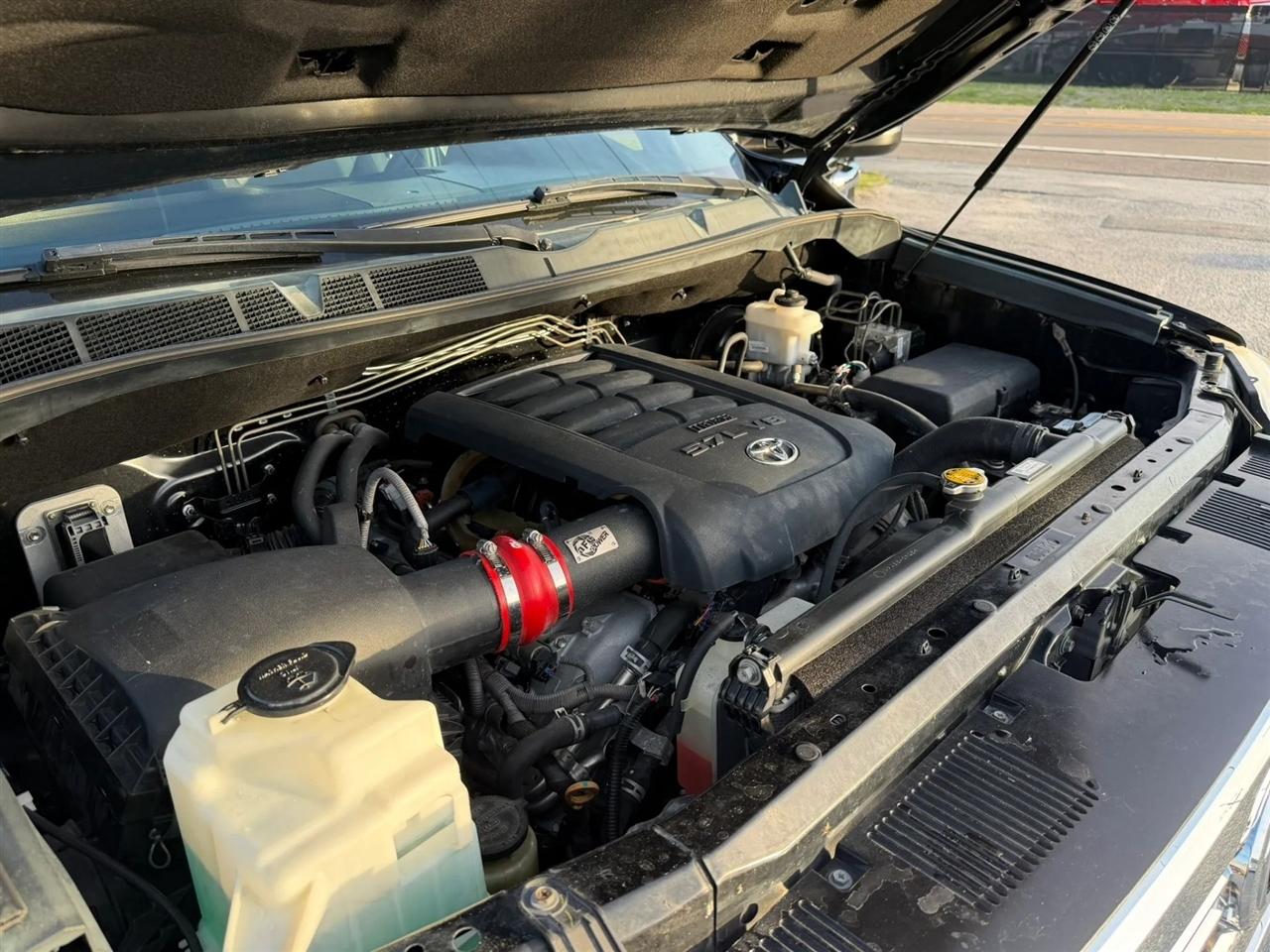 Toyota Tundra SR5 5.7L V8 FFV CrewMax 4WD 2017