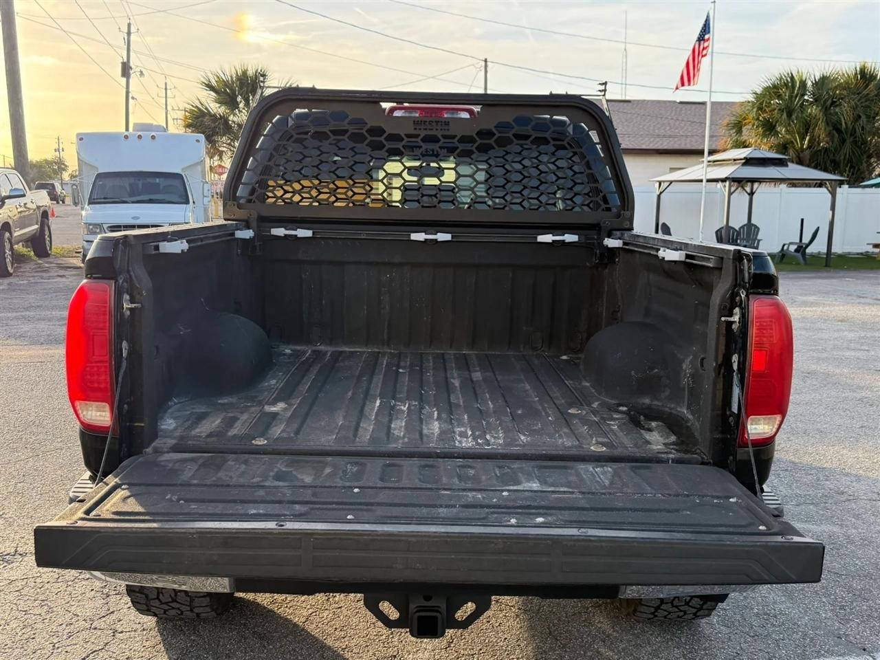 Toyota Tundra SR5 5.7L V8 FFV CrewMax 4WD 2017