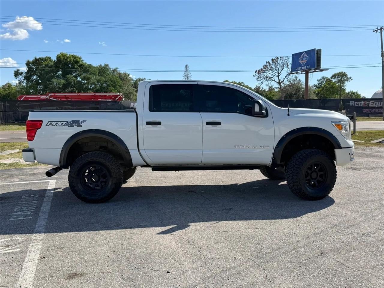 Nissan Titan PRO-4X Crew Cab 4WD 2018