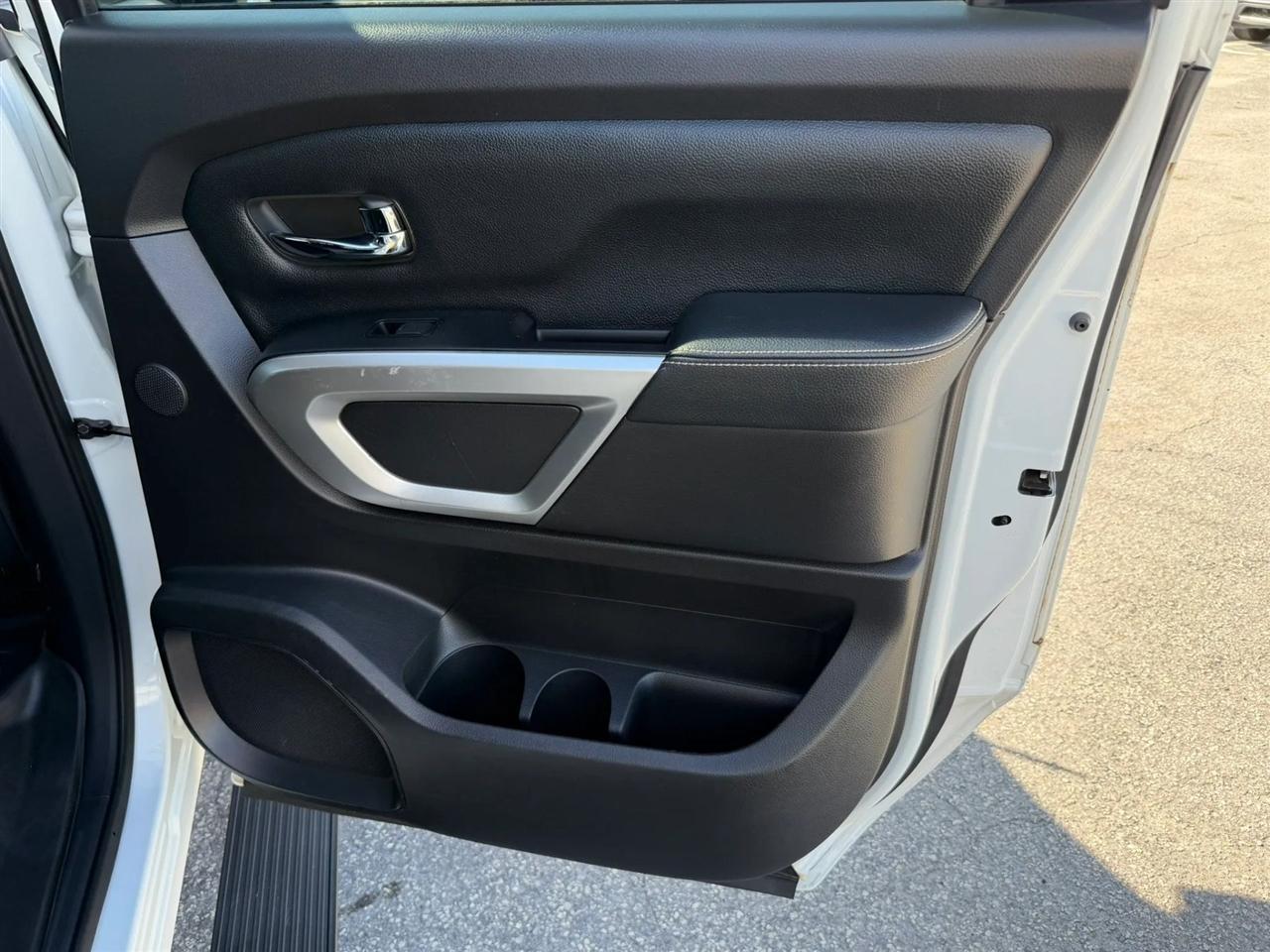 Nissan Titan PRO-4X Crew Cab 4WD 2018