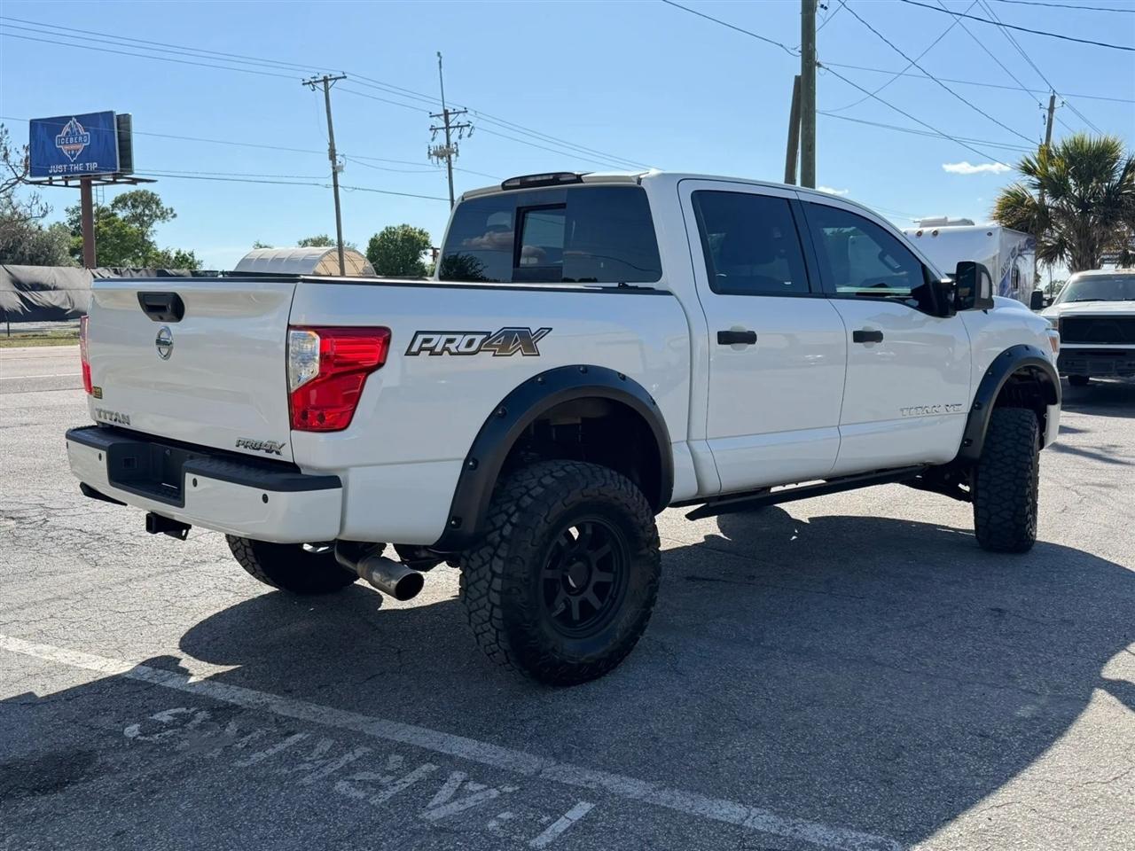 Nissan Titan PRO-4X Crew Cab 4WD 2018