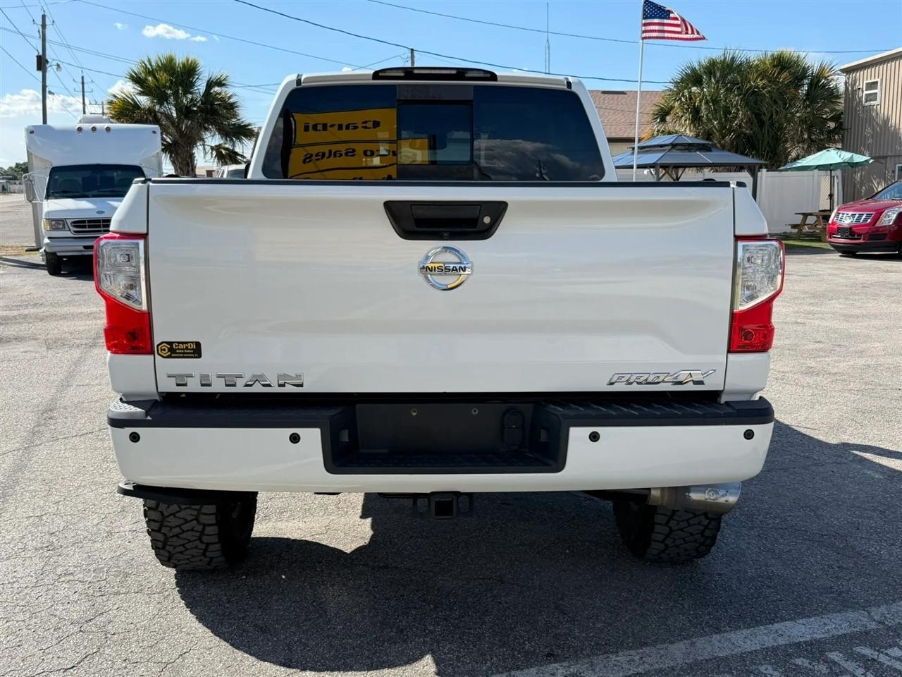 Nissan Titan PRO-4X Crew Cab 4WD 2018