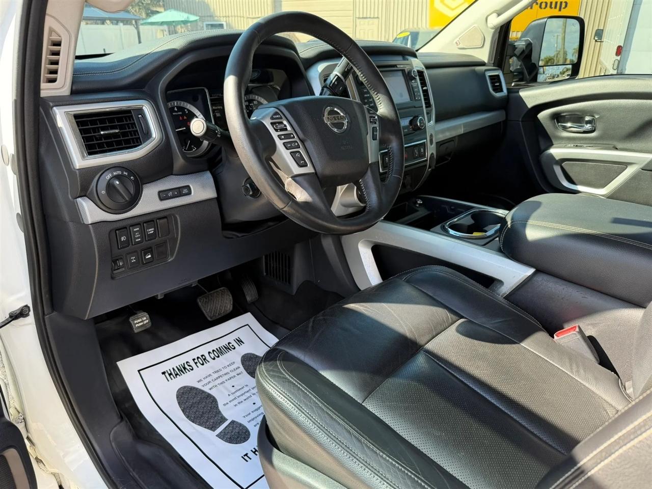 Nissan Titan PRO-4X Crew Cab 4WD 2018