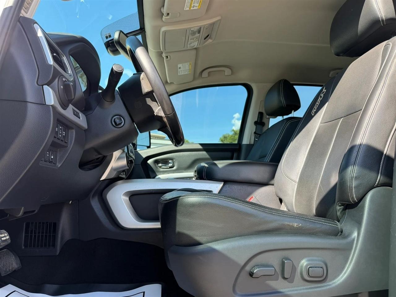 Nissan Titan PRO-4X Crew Cab 4WD 2018