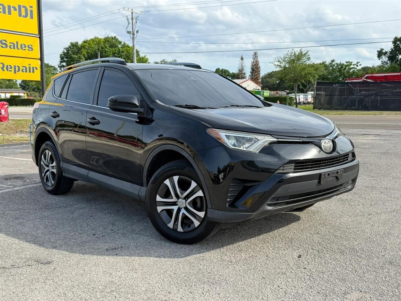 Toyota RAV4 LE AWD 2017
