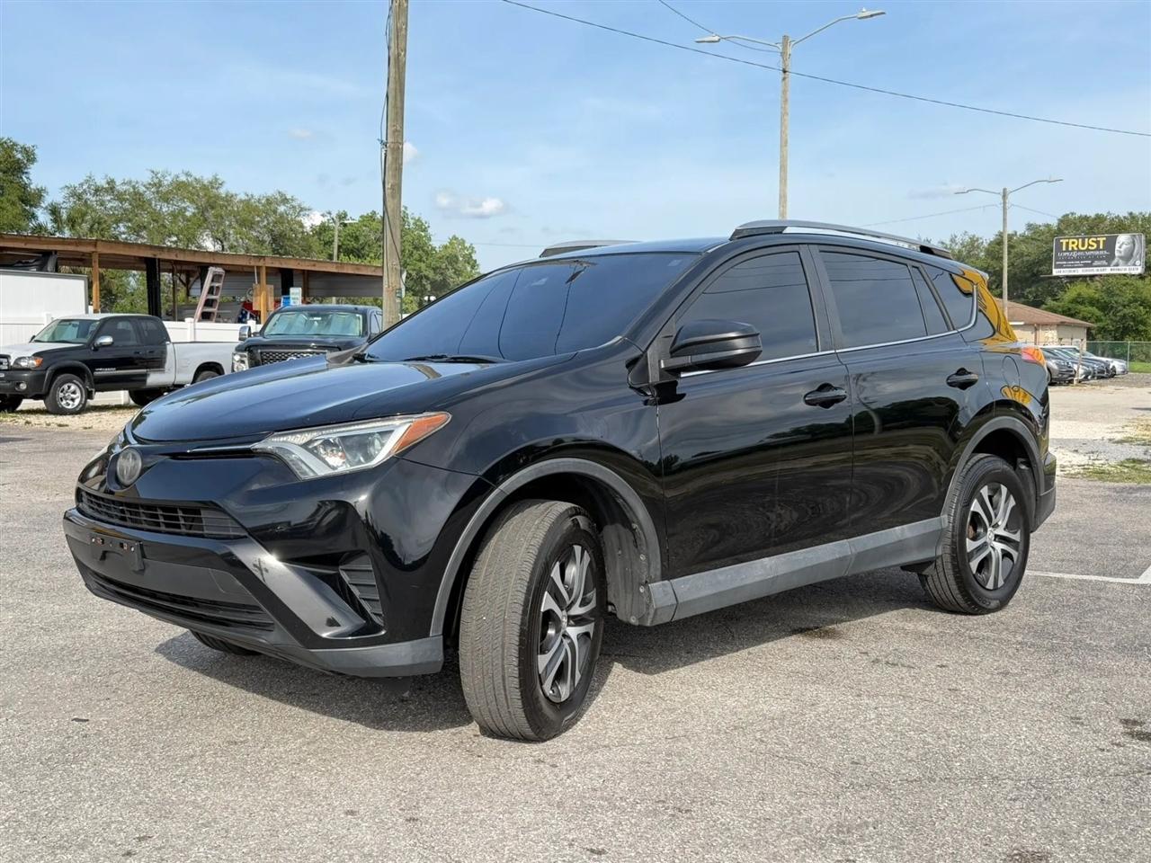 Toyota RAV4 LE AWD 2017