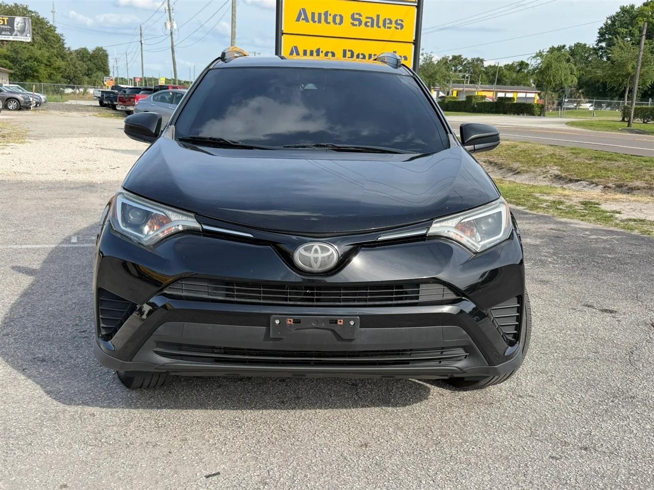 Toyota RAV4 LE AWD 2017
