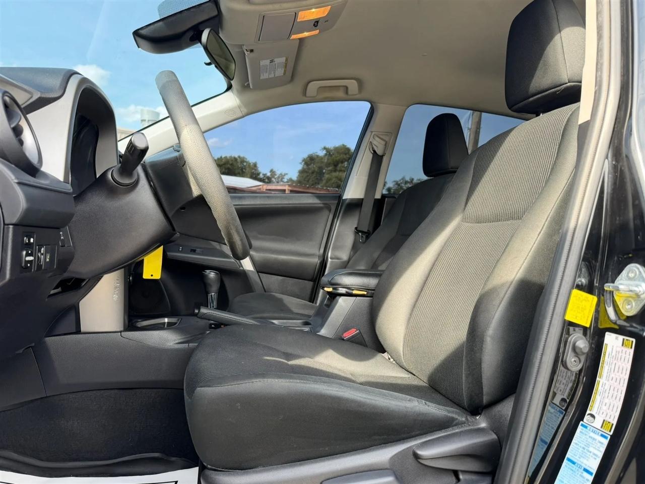 Toyota RAV4 LE AWD 2017