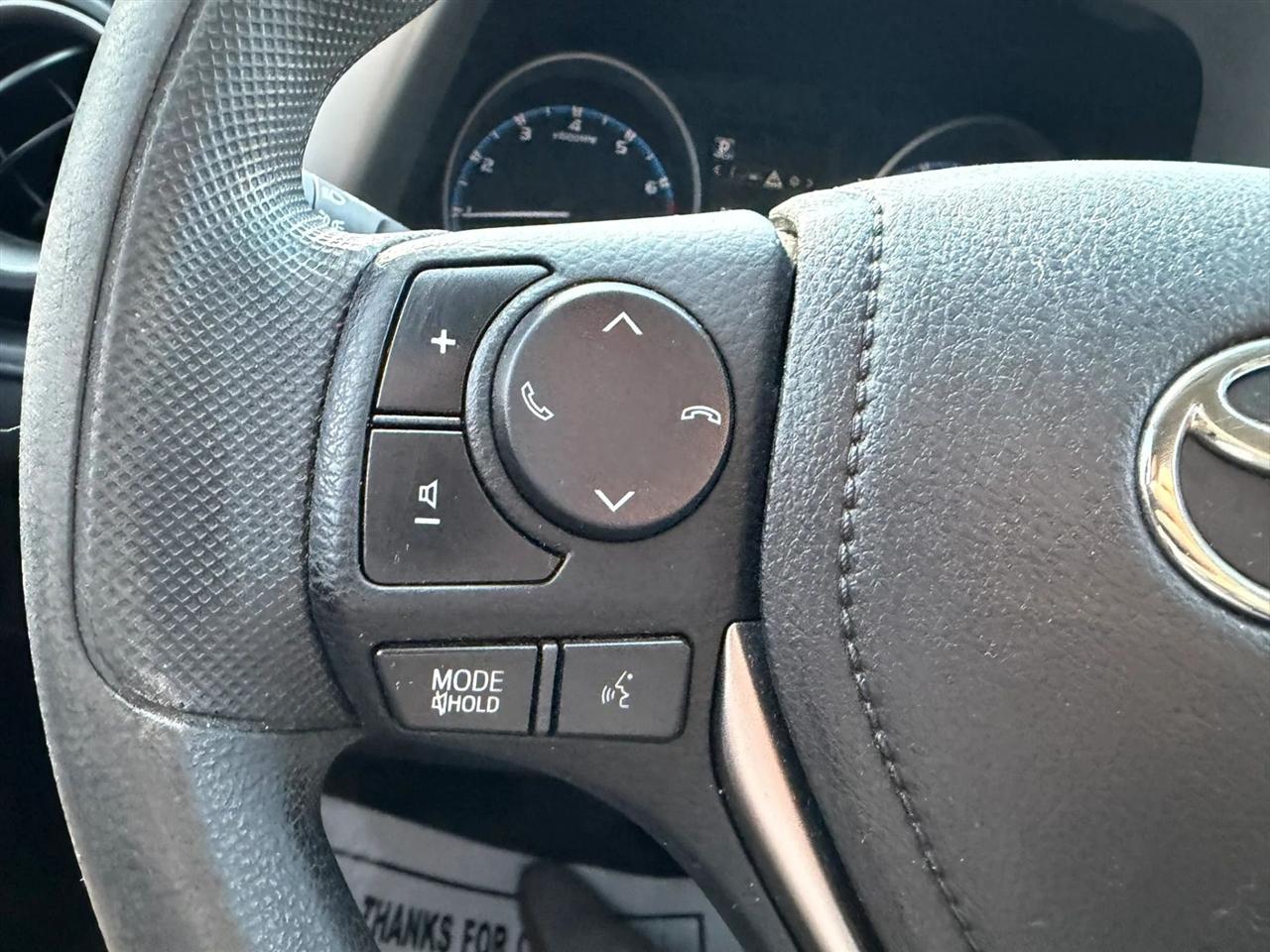 Toyota RAV4 LE AWD 2017