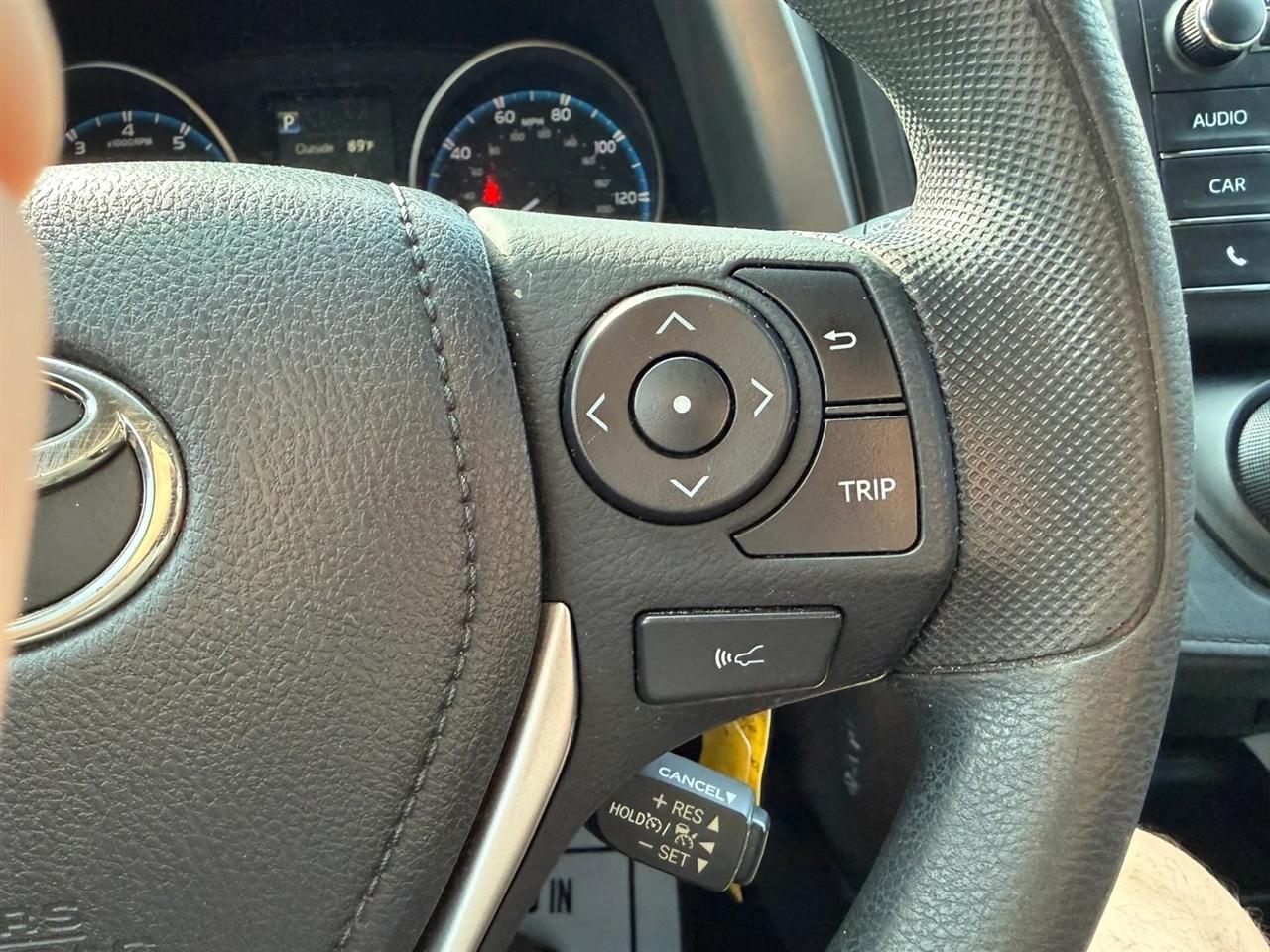 Toyota RAV4 LE AWD 2017