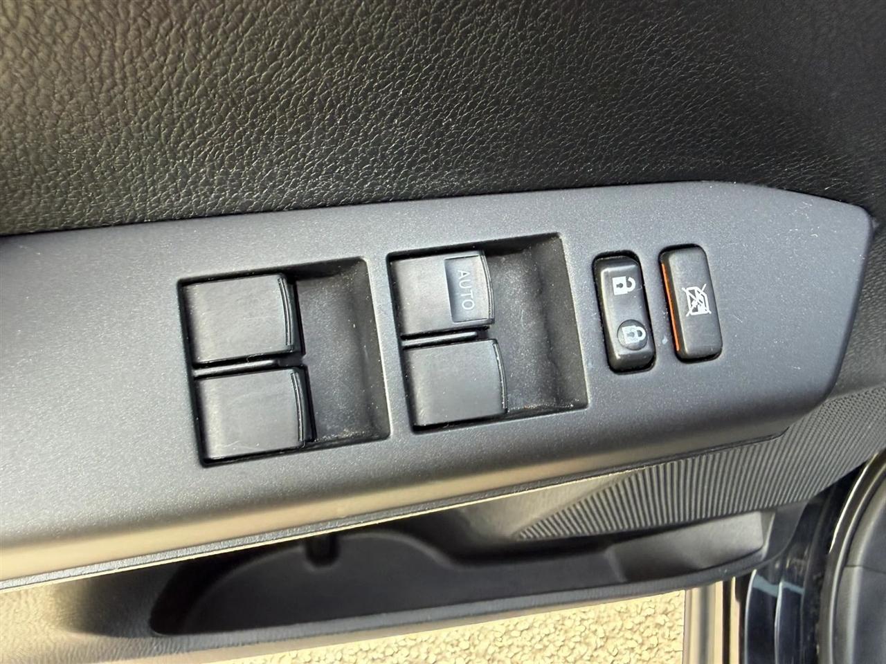 Toyota RAV4 LE AWD 2017