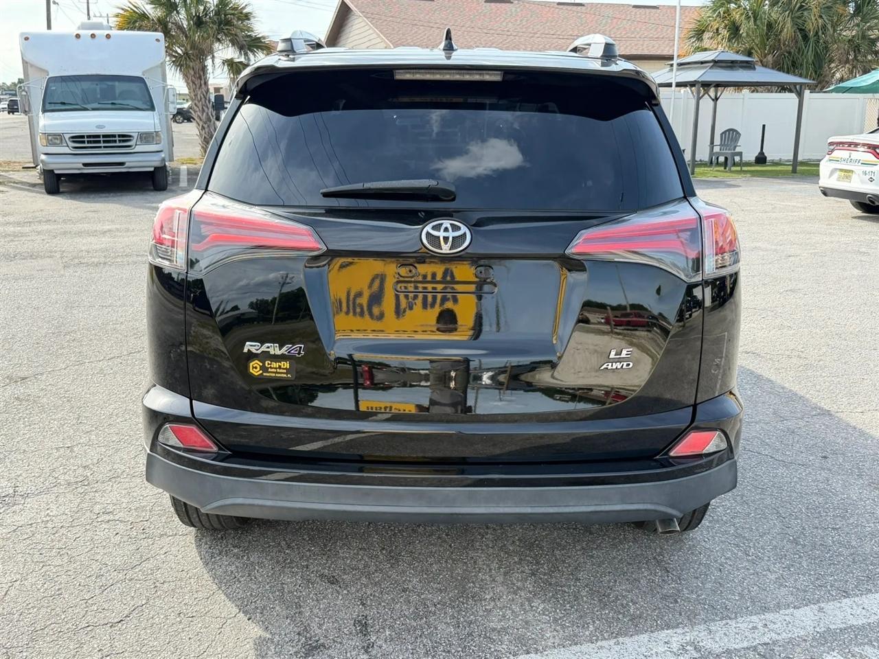 Toyota RAV4 LE AWD 2017