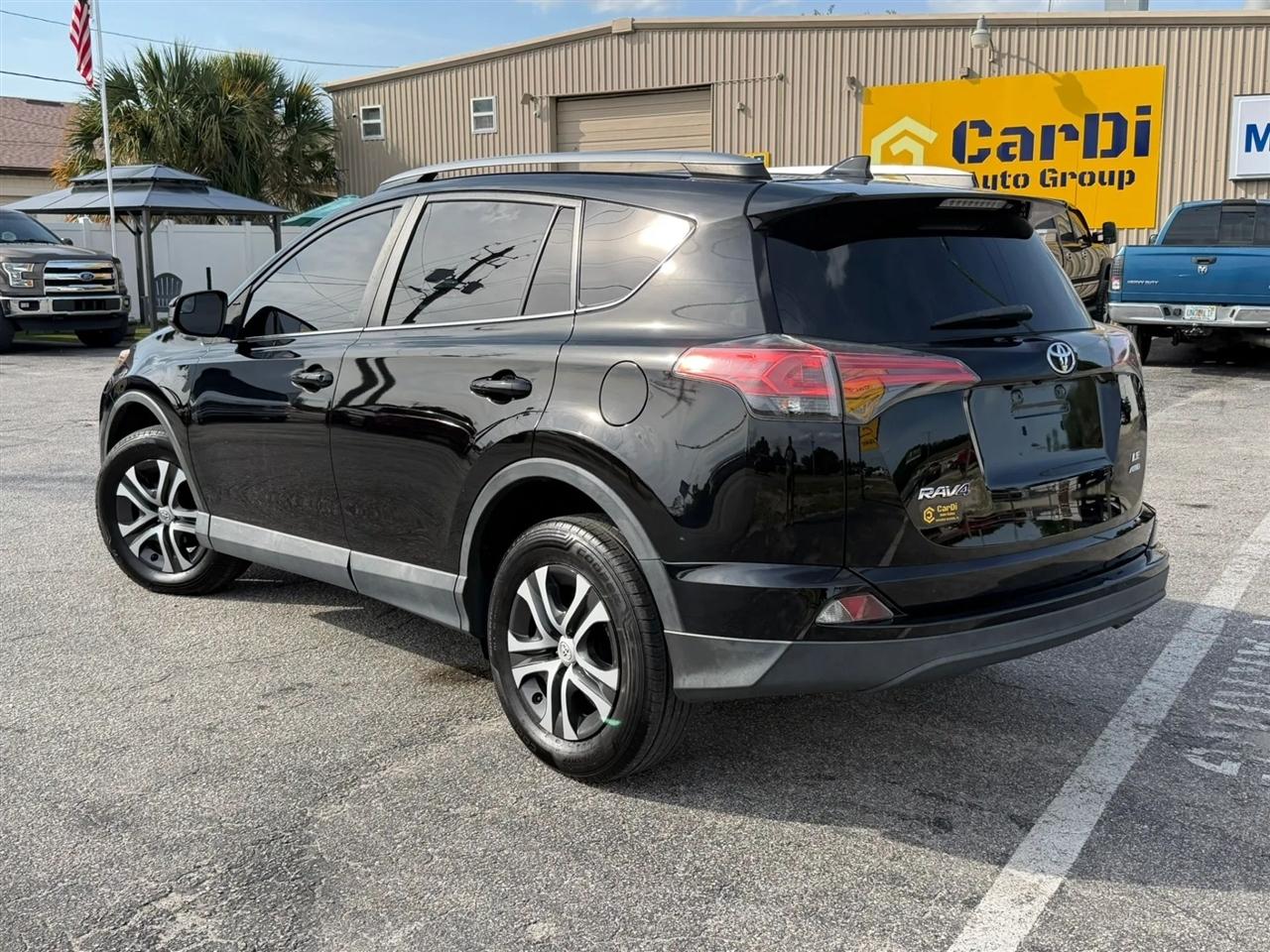 Toyota RAV4 LE AWD 2017