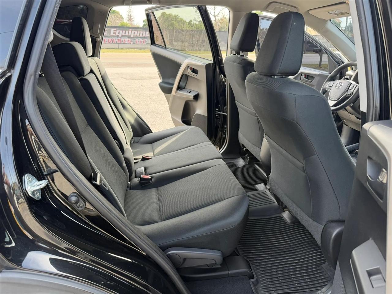 Toyota RAV4 LE AWD 2017