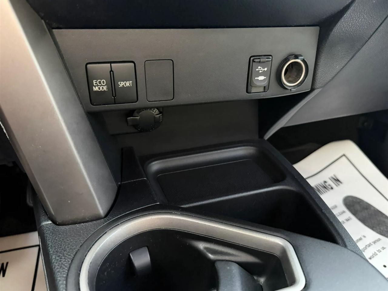 Toyota RAV4 LE AWD 2017