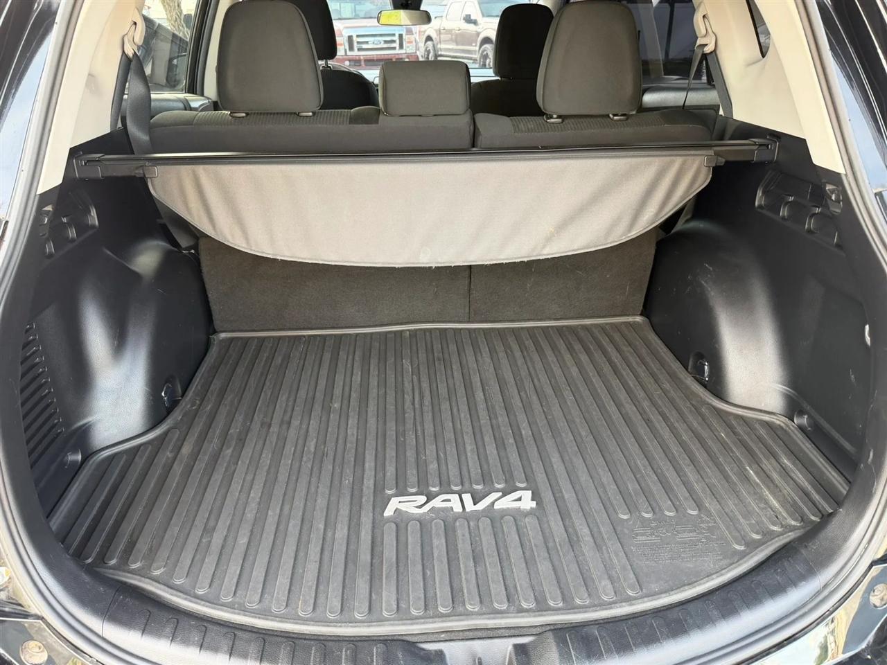Toyota RAV4 LE AWD 2017