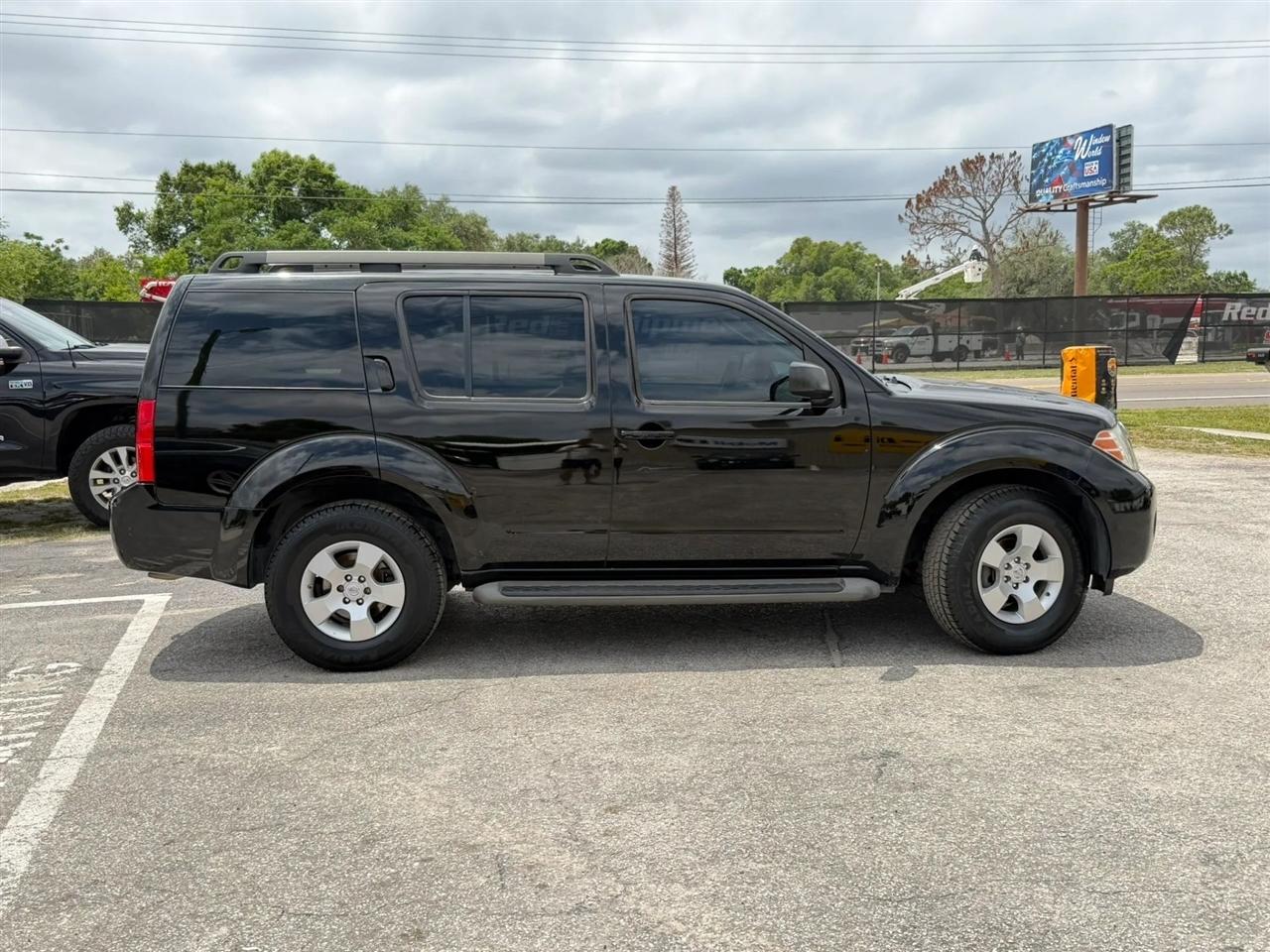 Nissan Pathfinder S 2WD 2012