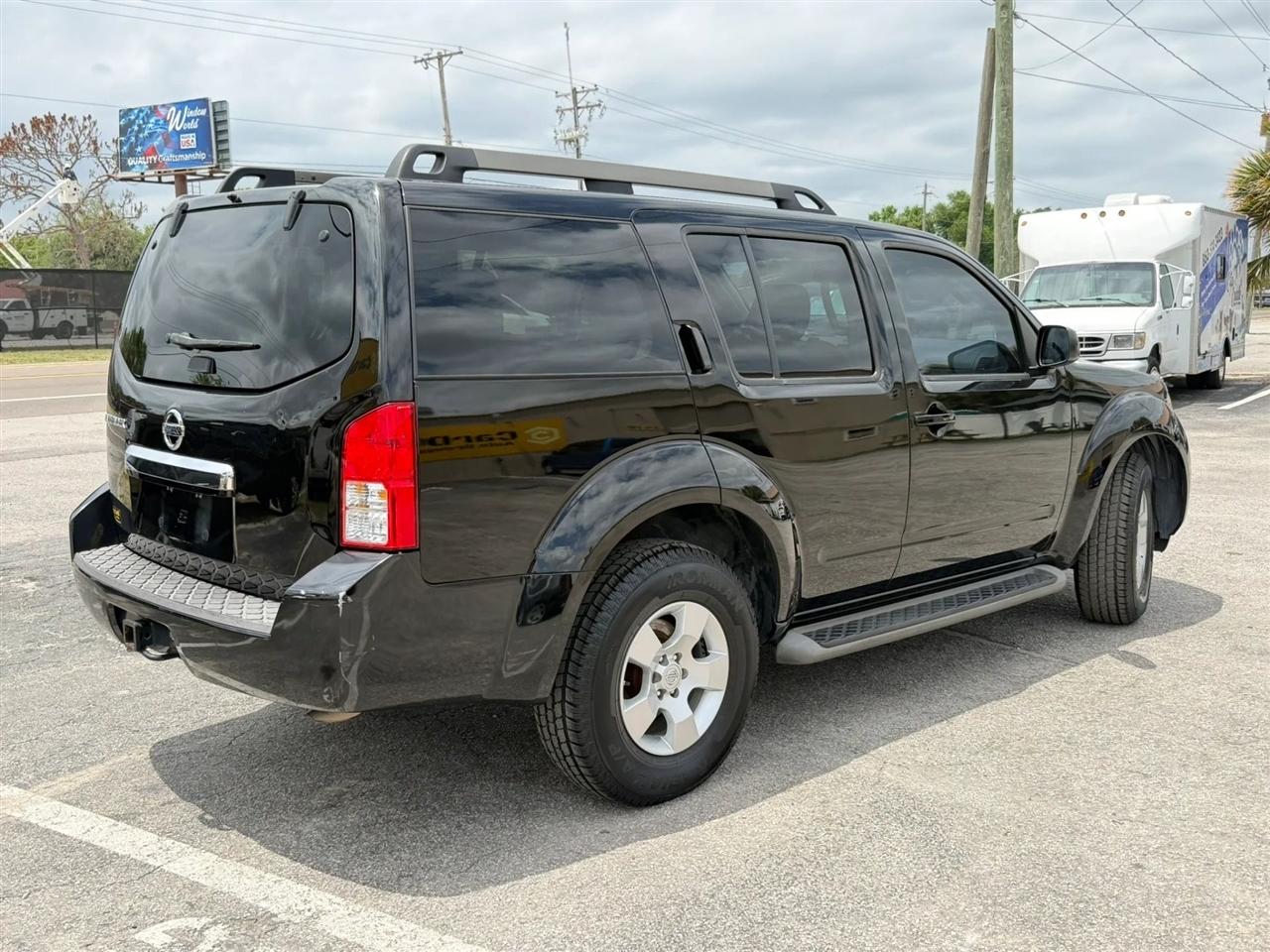 Nissan Pathfinder S 2WD 2012