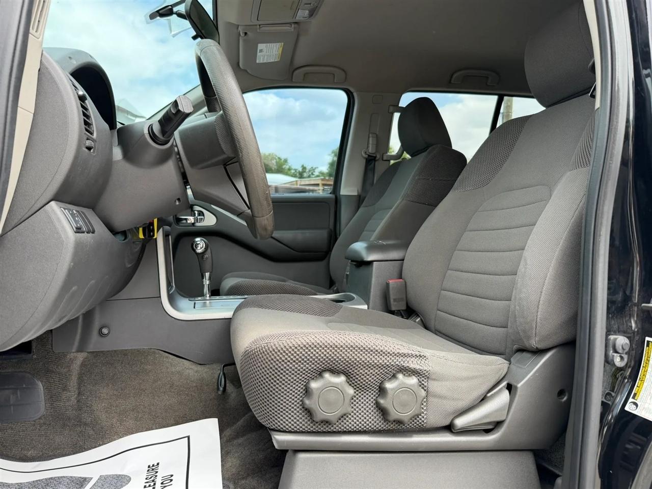 Nissan Pathfinder S 2WD 2012