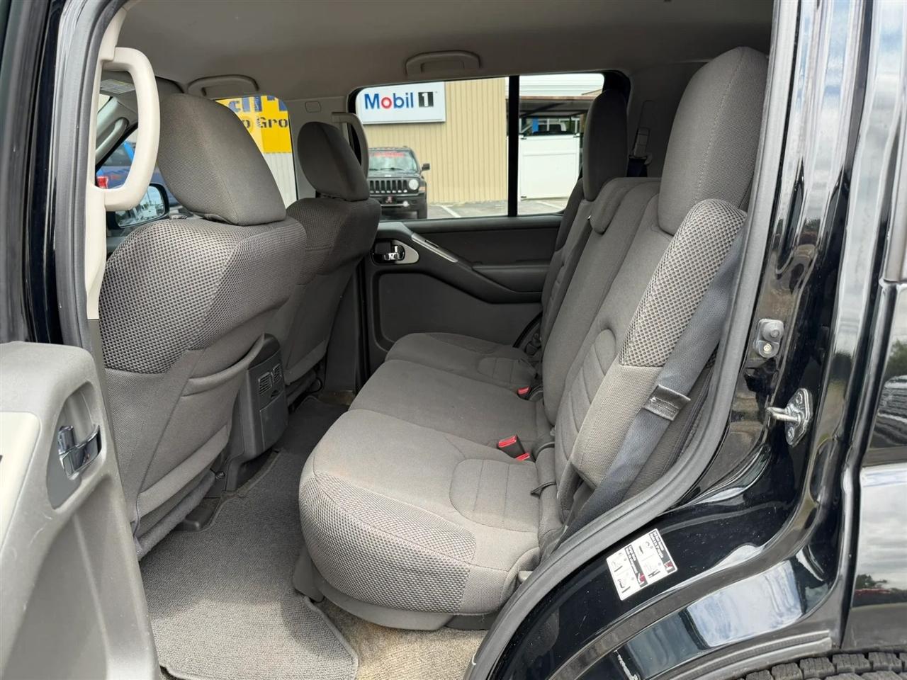 Nissan Pathfinder S 2WD 2012