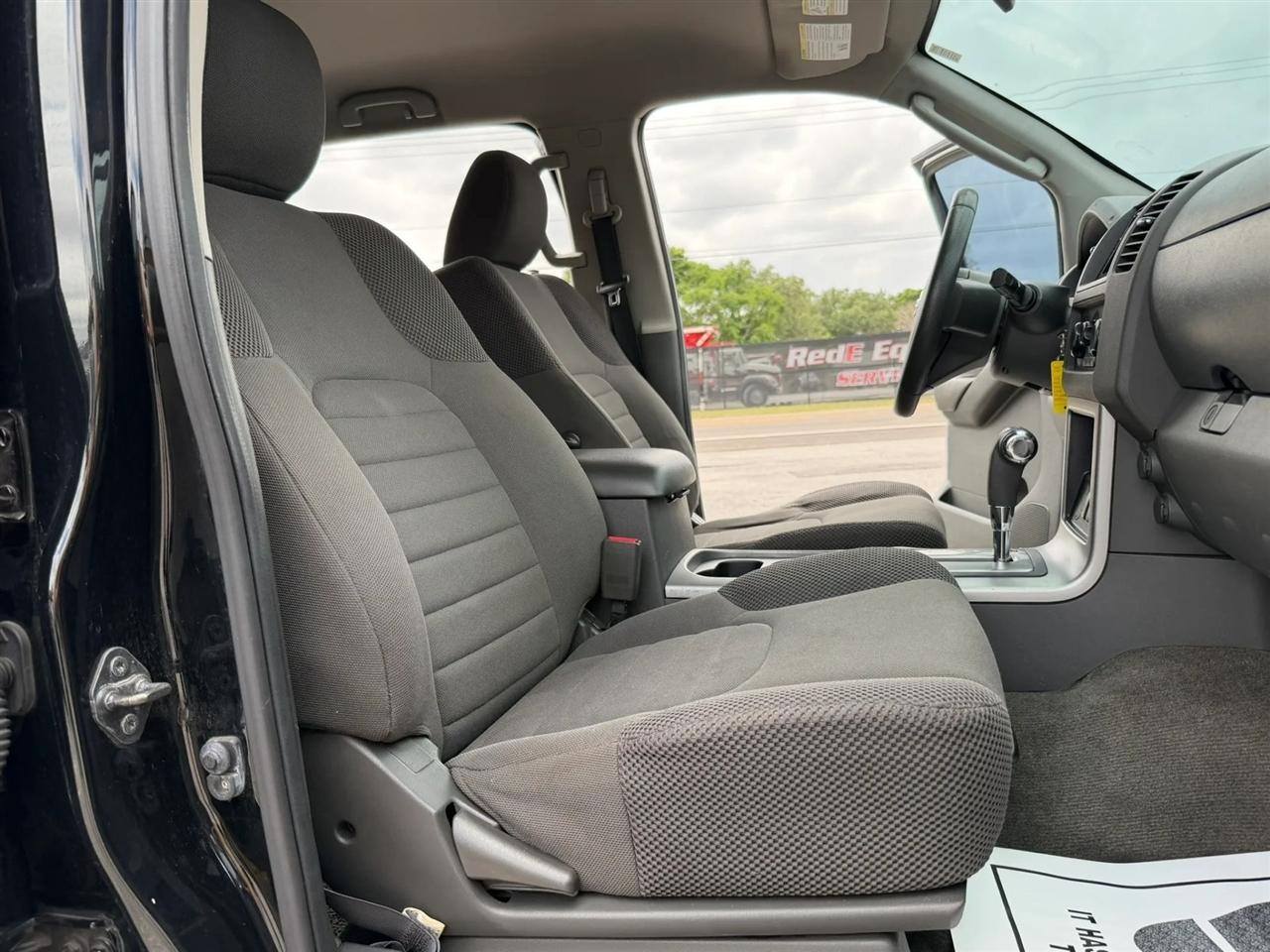 Nissan Pathfinder S 2WD 2012