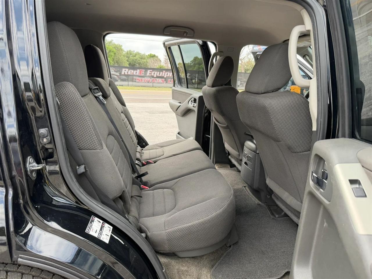 Nissan Pathfinder S 2WD 2012