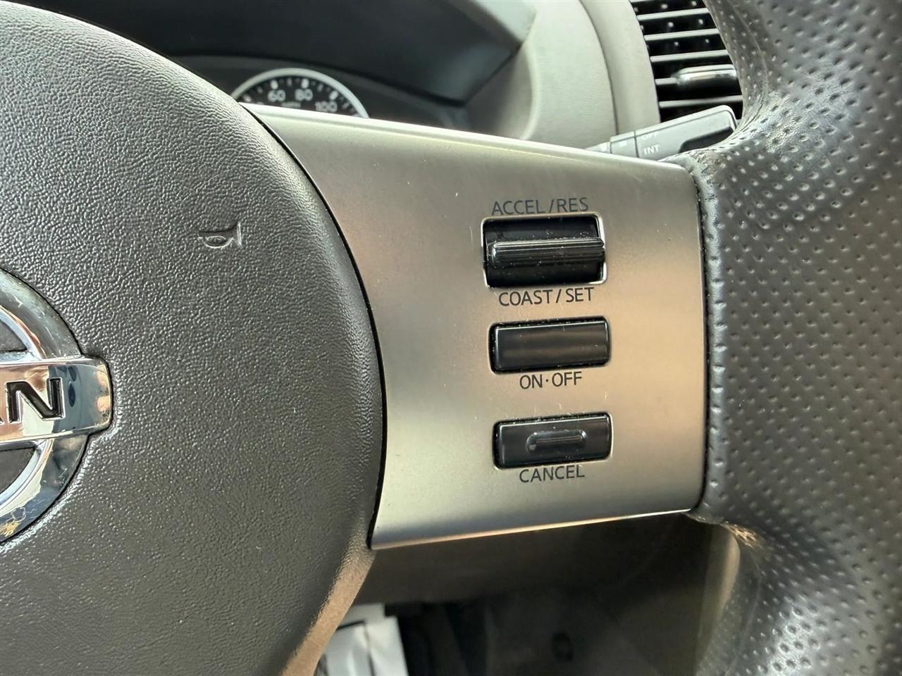 Nissan Pathfinder S 2WD 2012