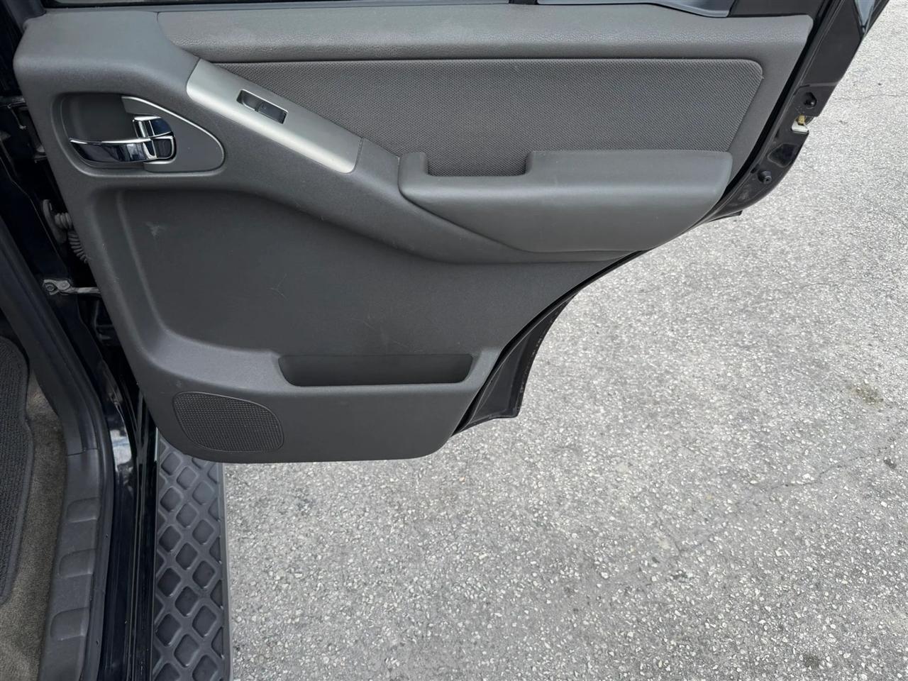 Nissan Pathfinder S 2WD 2012