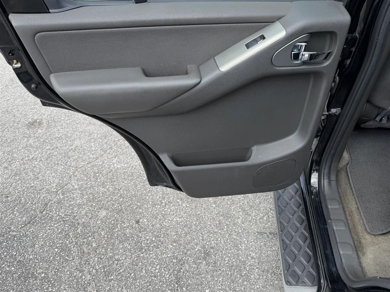 Nissan Pathfinder S 2WD 2012