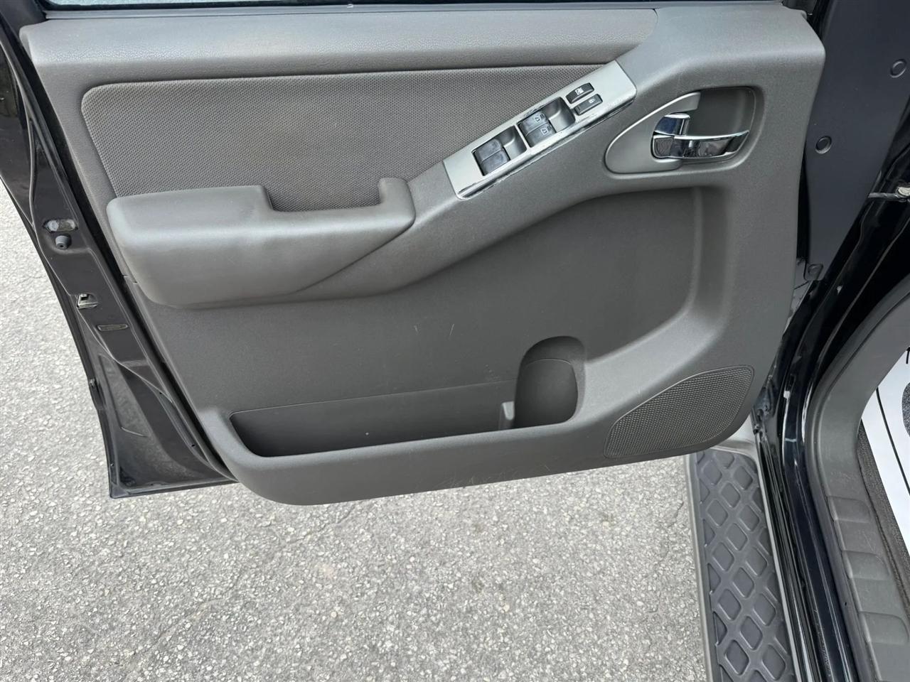 Nissan Pathfinder S 2WD 2012