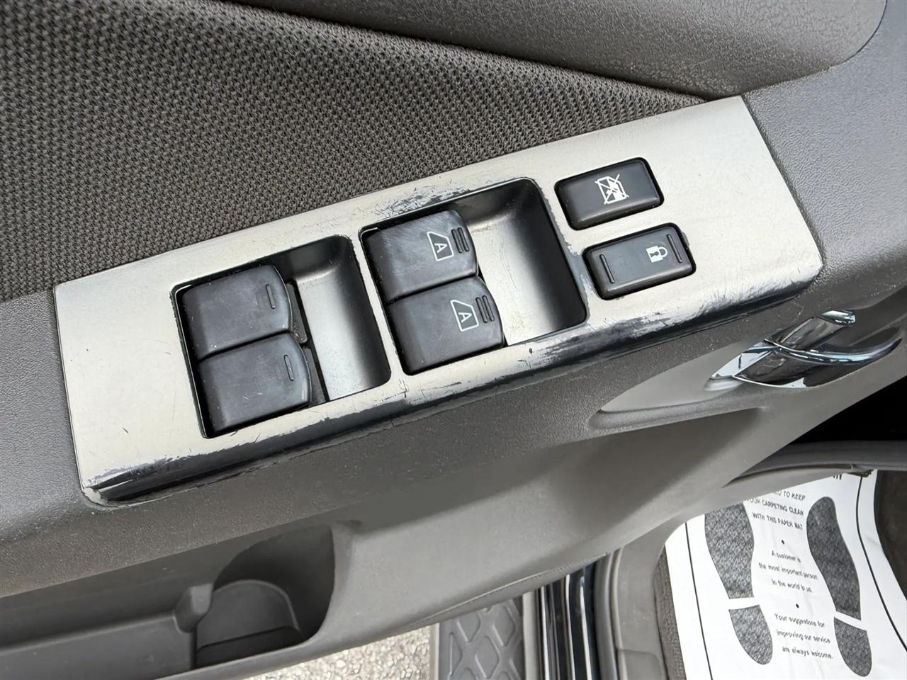 Nissan Pathfinder S 2WD 2012