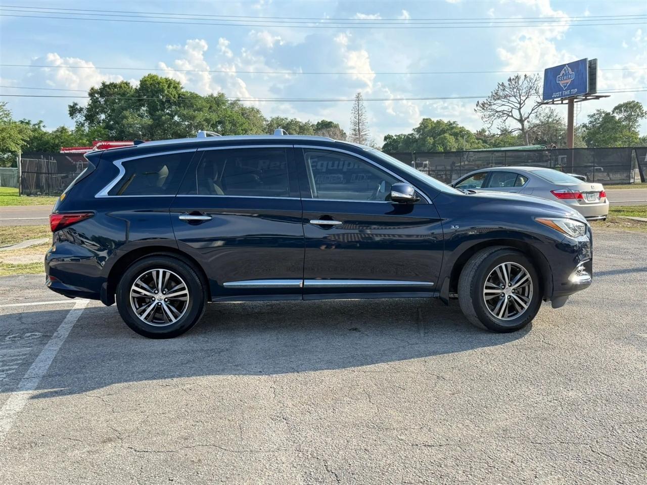 Infiniti QX60 Base FWD 2017