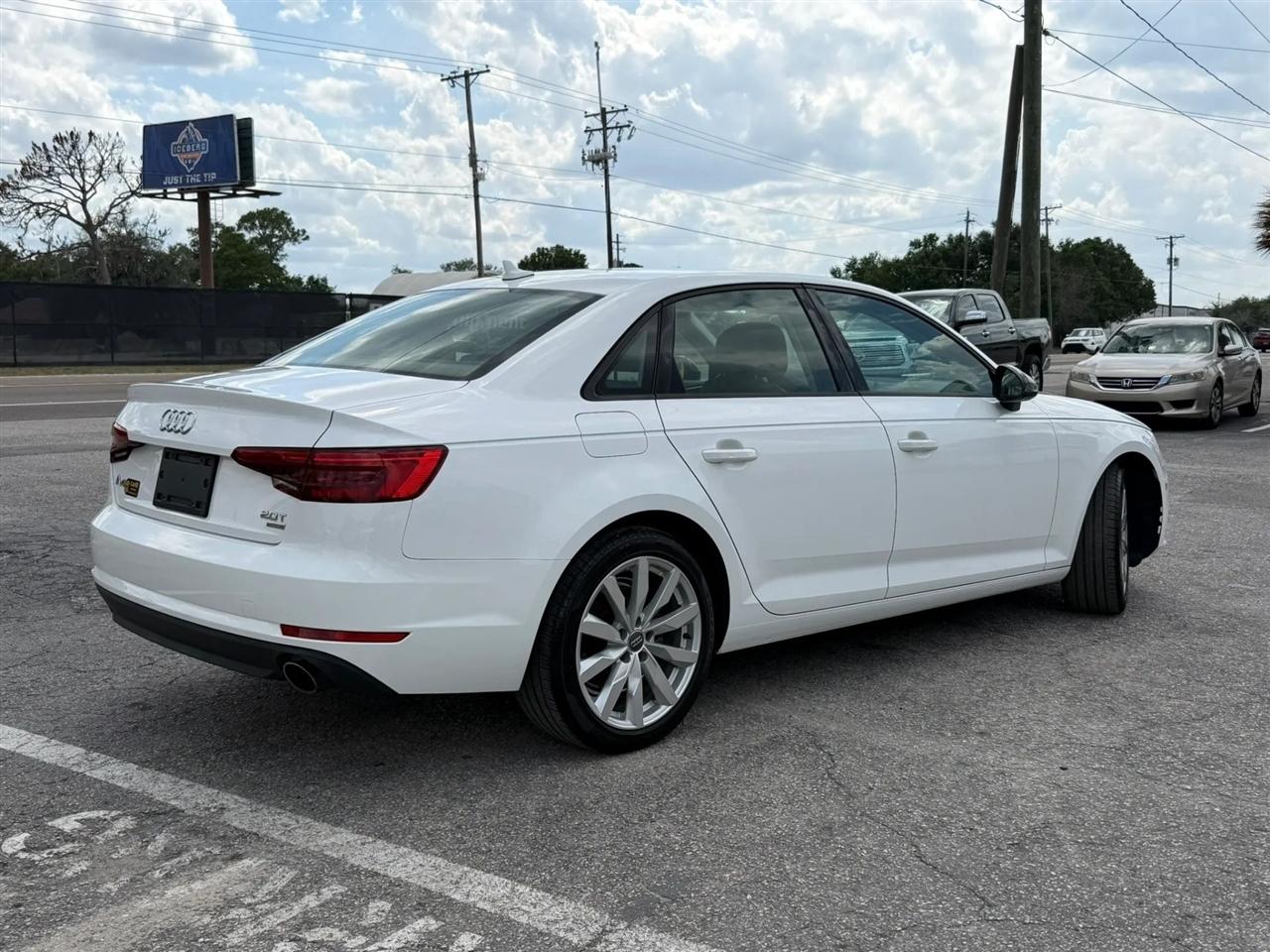 Audi A4 2.0T Premium Sedan 2017