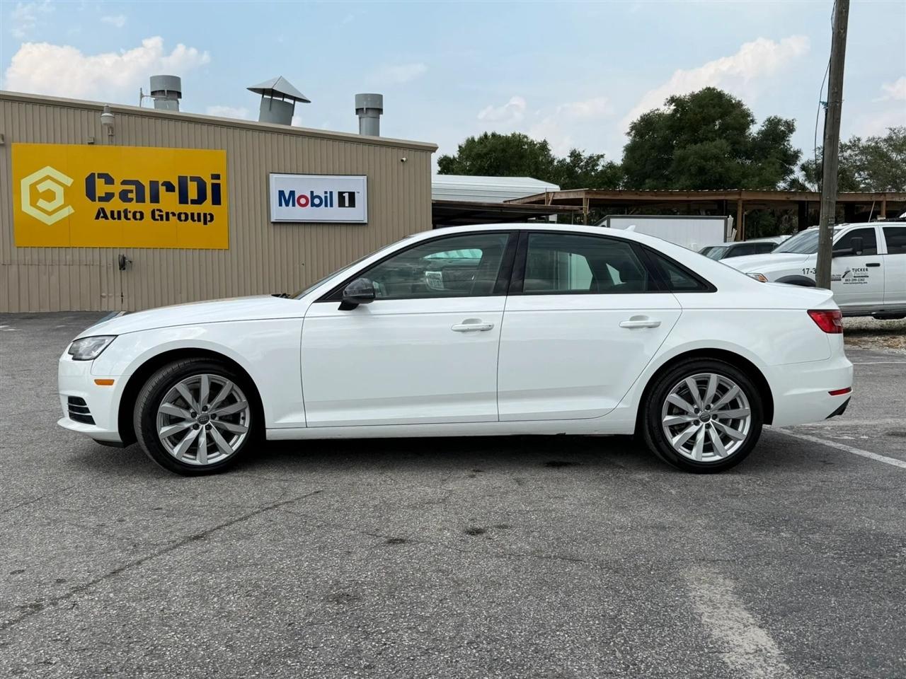 Audi A4 2.0T Premium Sedan 2017